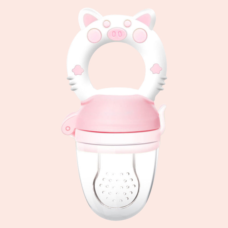Tétine grignoteuse rose et blanche avec poignée en anneau à motif animalier et capuchon transparent sur fond rose pâle .