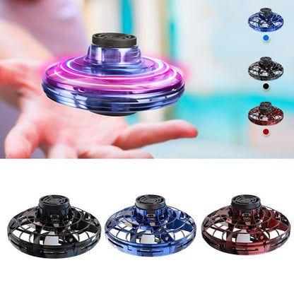 Toupie volante LED lumineuse au-dessus d’une main et présentation des trois modèles noir, bleu et rouge .