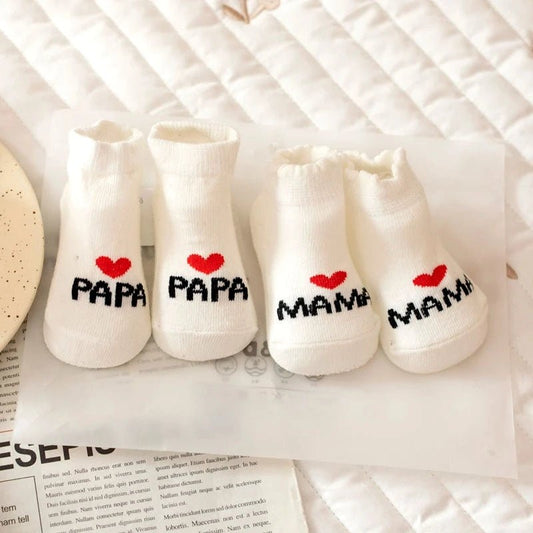 Chaussettes Bébé Socksy Love™ | MAMA PAPA | Nouveau-né Coton Doux - Binoubabyshop